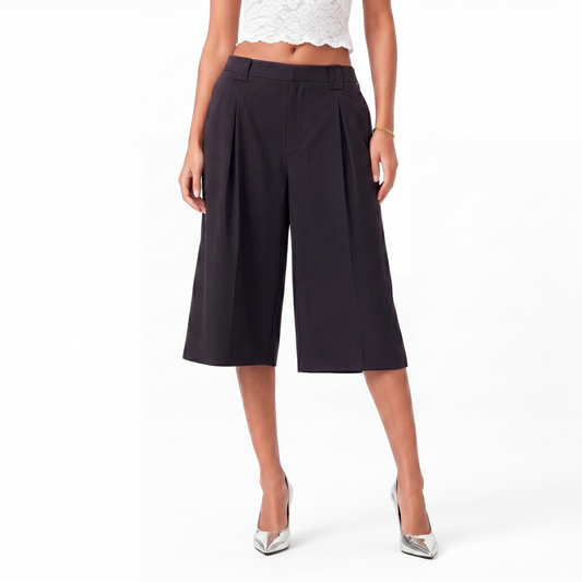 Bermuda black shorts